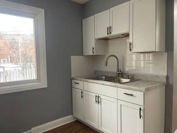 $2,500 | 9463 Niles Center Road, Unit E, Skokie, IL 60076