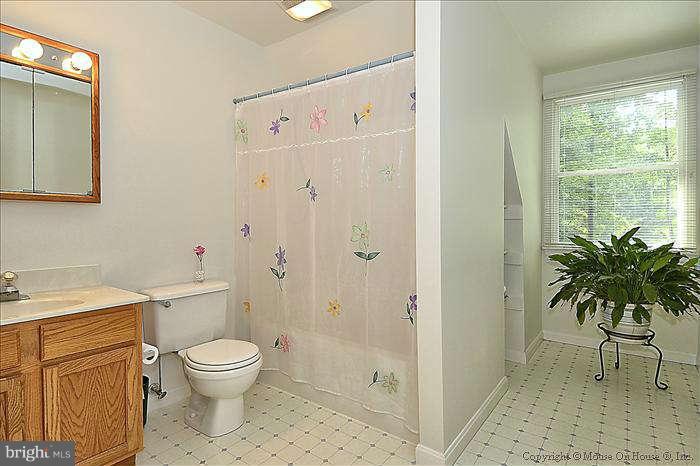 627 Davol Road Stevensville, MD 21666 - Photo 13 of 30 Upper Level Full Bath