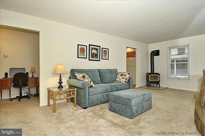 627 Davol Road Stevensville, MD 21666 - Photo 4 of 30 Living Room