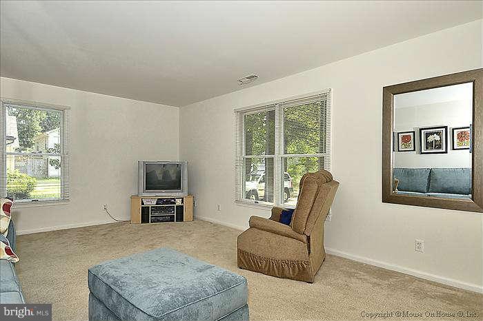 627 Davol Road Stevensville, MD 21666 - Photo 5 of 30 Living Room