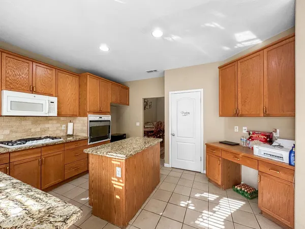 $599,000 | 5811 West Cromwell Avenue, Fresno, CA 93722