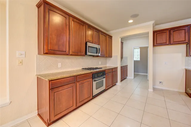 an empty room with windows and ceiling fan