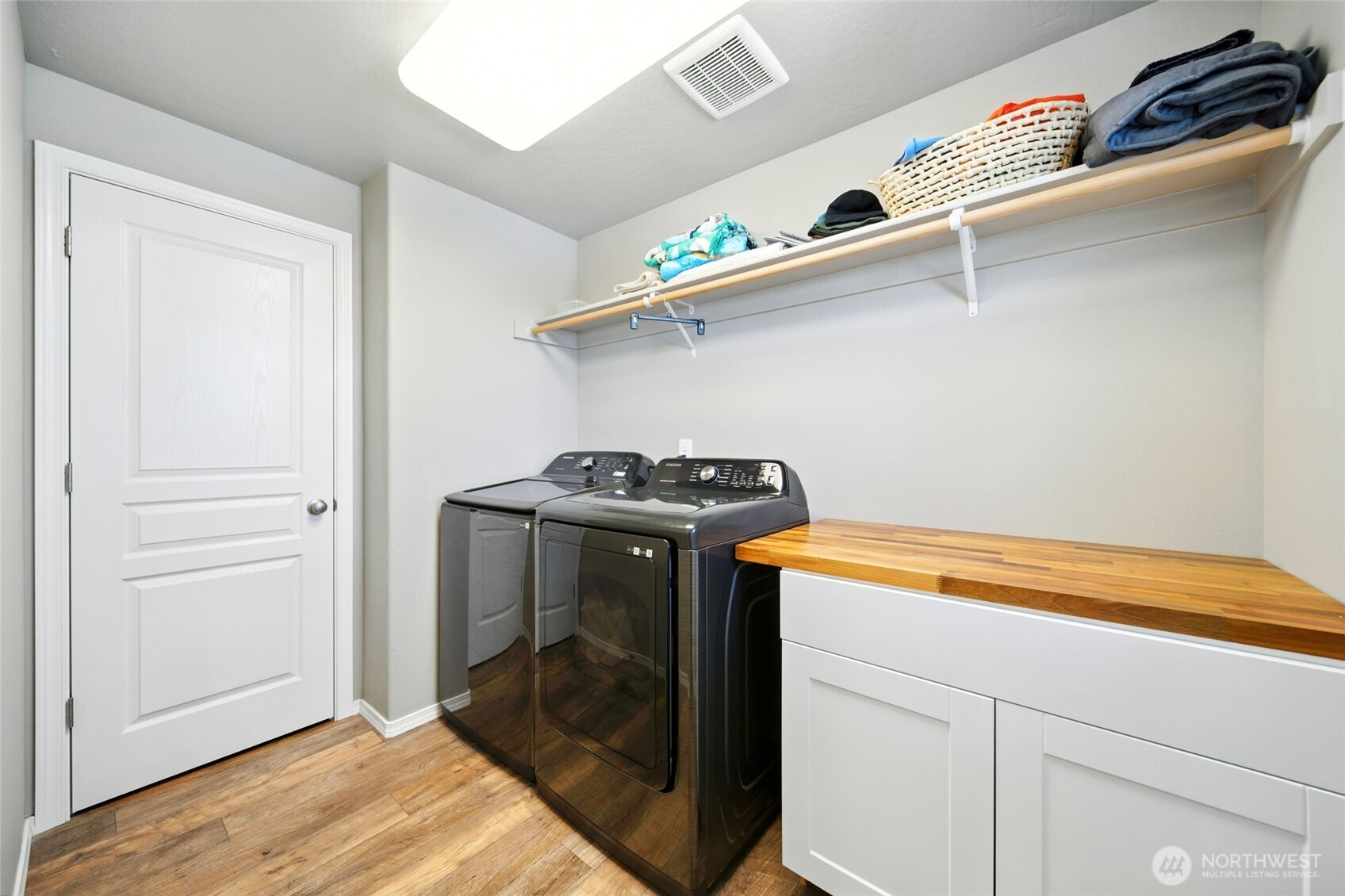 1382 Caprio Loop Walla Walla, WA 99362 - Photo 24 of 36 a utility room with dryer and washer