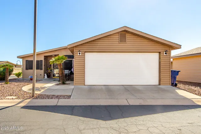 a view of a house with backyard