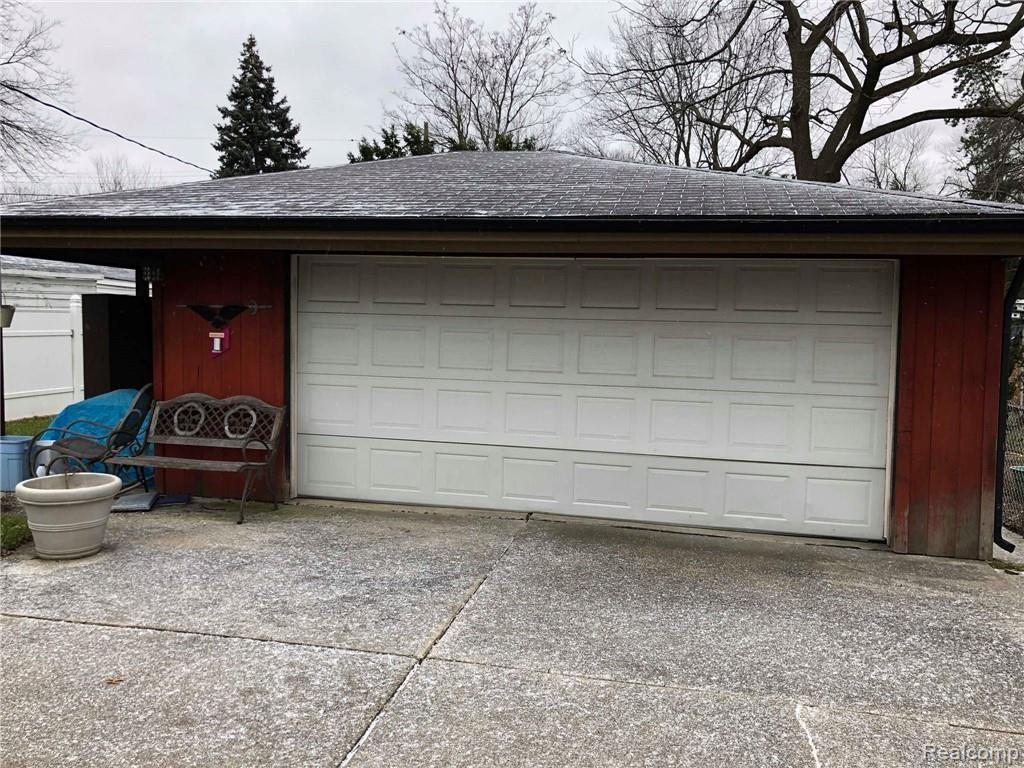 8458 Dale Center Line, MI 48015 - Photo 29 of 30
