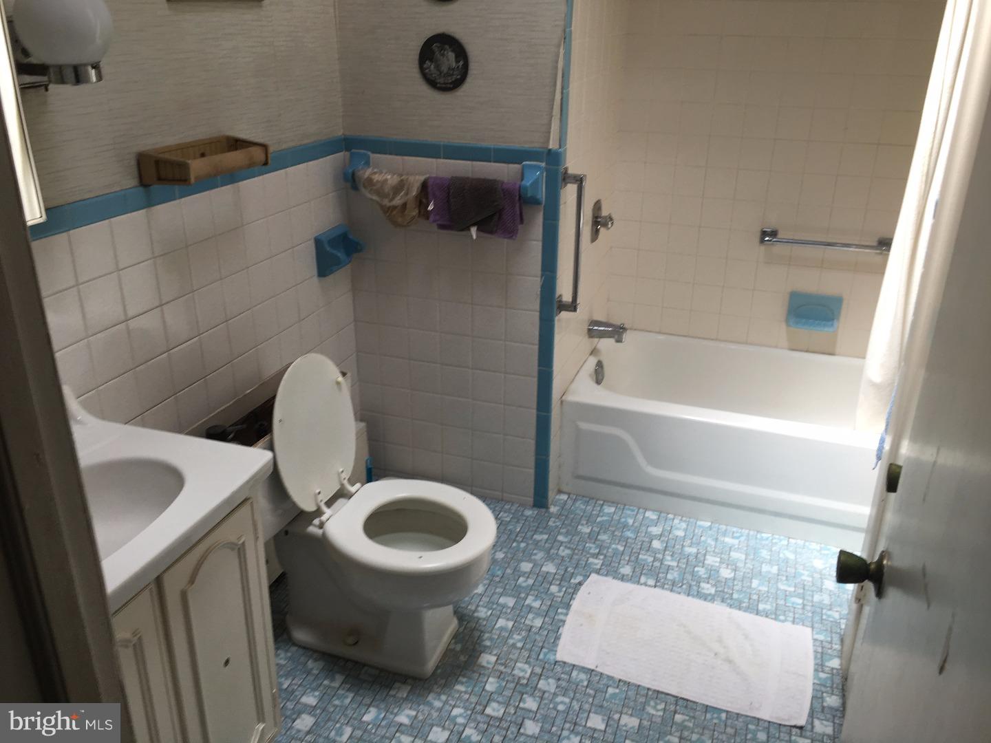 202 Kingston Road Upper Darby, PA 19082 - Photo 7 of 8