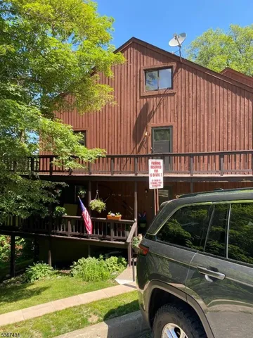 $229,900 | 6 Davos Drive, Unit 8, Vernon, NJ 07462