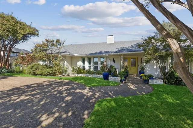 a view of a house with backyard and sitting area