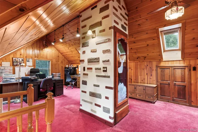 a view of livingroom with furniture