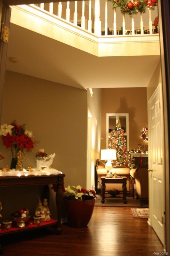 Foyer 1.jpg