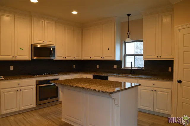 $2,300 | 17235 Ledgestone Drive, Prairieville, LA 70769