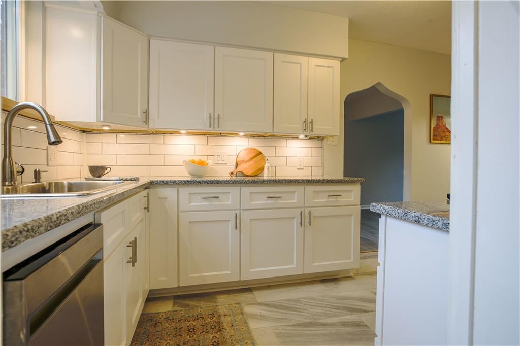 1837 Devonshire Road Coraopolis, PA 15108 - Photo 8 of 22 Gallery Image 8
