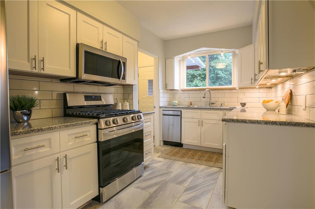 1837 Devonshire Road Coraopolis, PA 15108 - Photo 9 of 22 Gallery Image 9