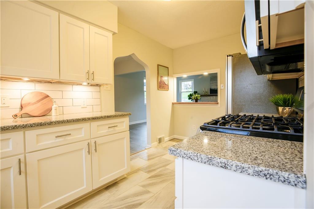1837 Devonshire Road Coraopolis, PA 15108 - Photo 10 of 22 Gallery Image 10