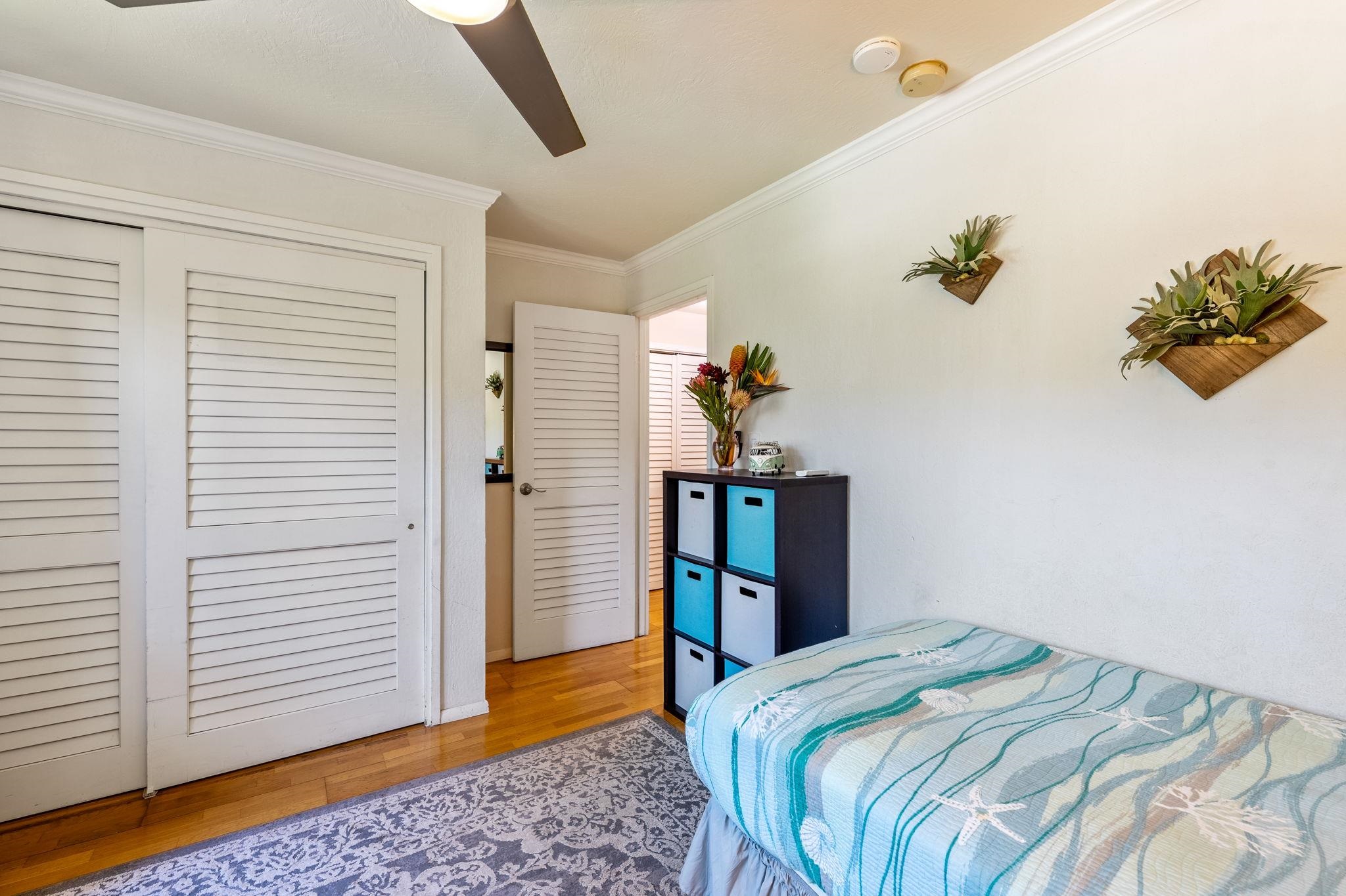 777 South Kihei Road, Unit 221G Kihei, HI 96753 - Photo 20 of 50 a bedroom with a bed and a book shelf