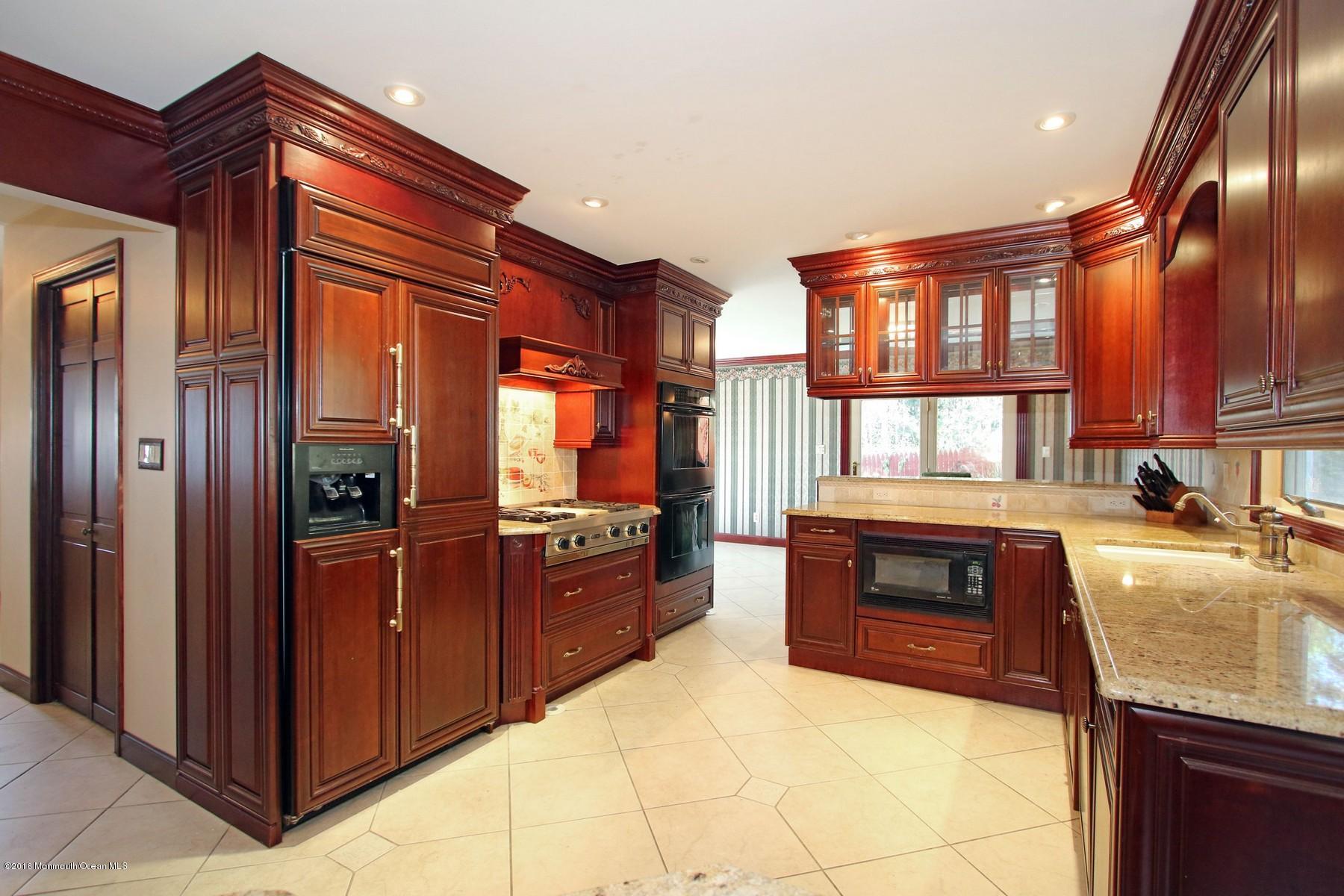 16 Bay Hill Road Middletown, NJ 07737 - Photo 22 of 47 Side view of Kitchen