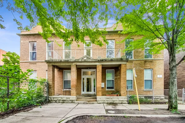 $4,000 | 2323 North Cambridge Avenue, Unit 2, Chicago, IL 60614
