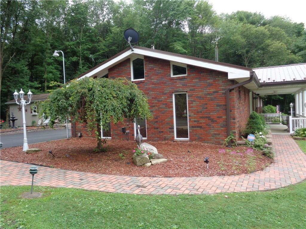 244 Colt Road Transfer, PA 16154 - Photo 2 of 24 Gallery Image 2