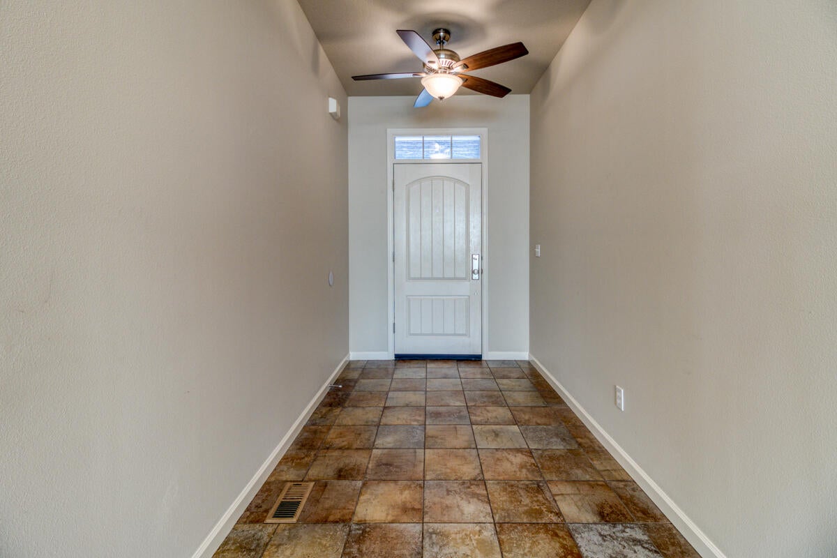 748 Northwest 28th Loop Redmond, OR 97756 - Photo 4 of 31 CREP0158