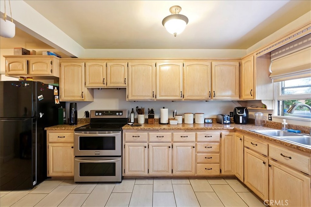 4910 Brockton Avenue Riverside, CA 92506 - Photo 15 of 35 Kitchen