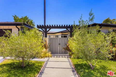 $3,959,000 | 17810 Sabbiadoro Way, Pacific Palisades, CA 90272