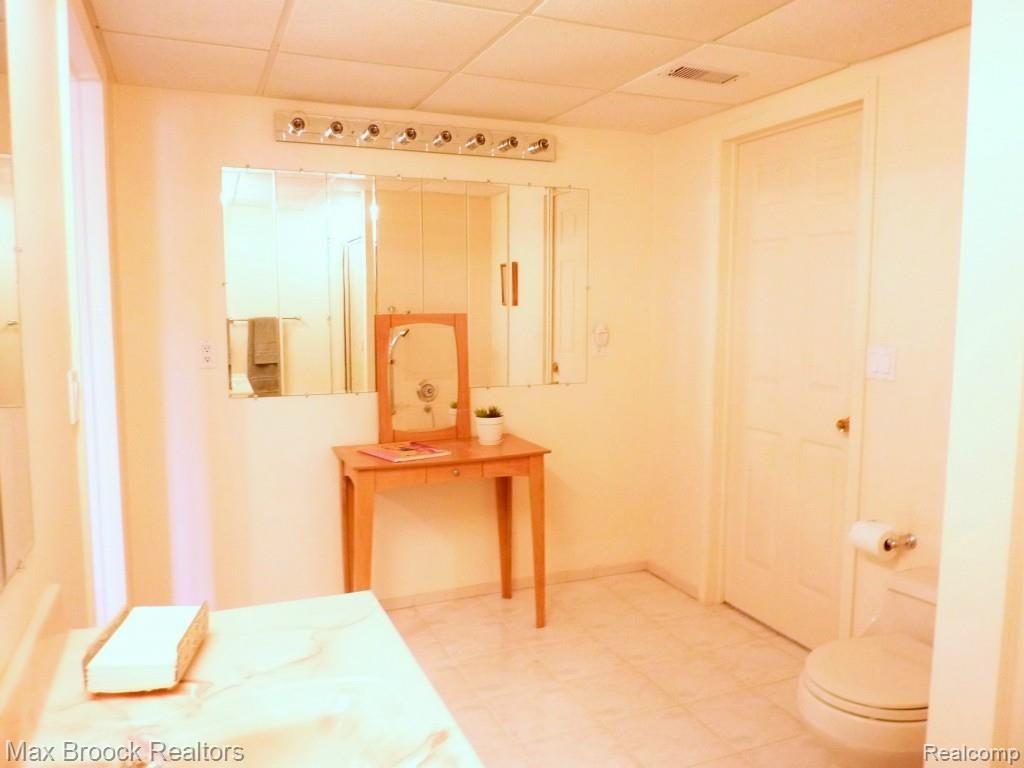 3959 Shellmarr Lane Bloomfield Hills, MI 48302 - Photo 74 of 86 Spacious LL Bath