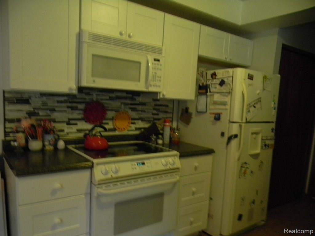 270 Brewster Road Rochester, MI 48309 - Photo 10 of 19 Remodeled in 2013!!