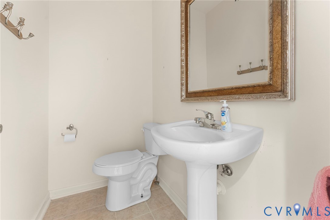 625 Whispering Pines Road Lancaster, VA 22503 - Photo 7 of 71 a bathroom with a sink toilet and mirror