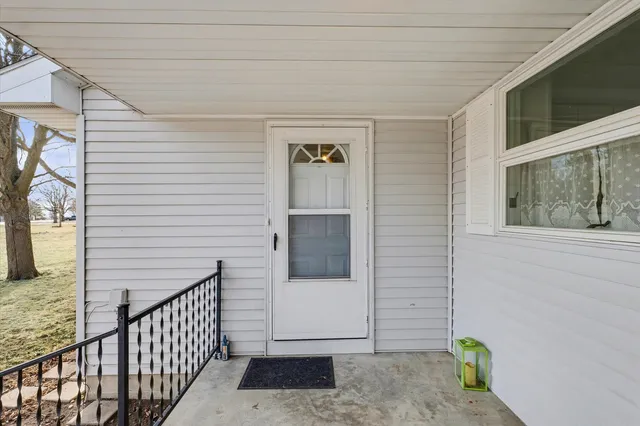 $199,000 | 206 Maple Street, Sidney, IL 61877