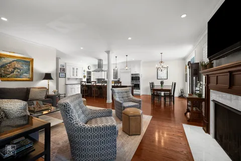 $1,299,993 | 501 Wedgewood Court, Hinsdale, IL 60521