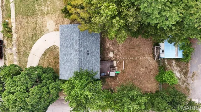 $220,000 | 300 Valley Place, De Soto, MO 63020