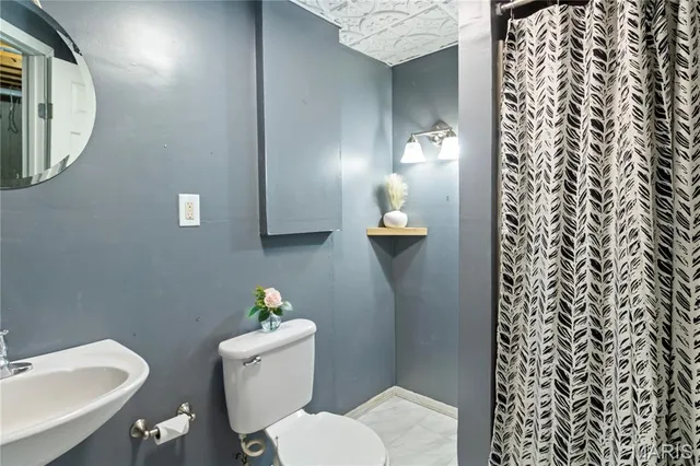 $220,000 | 300 Valley Place, De Soto, MO 63020