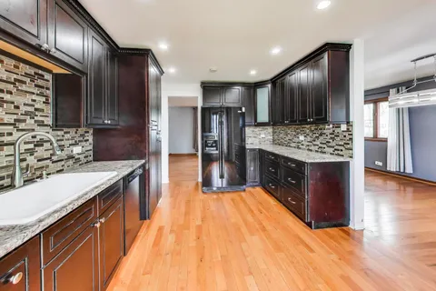 $324,900 | 4255 149th Street, Midlothian, IL 60445