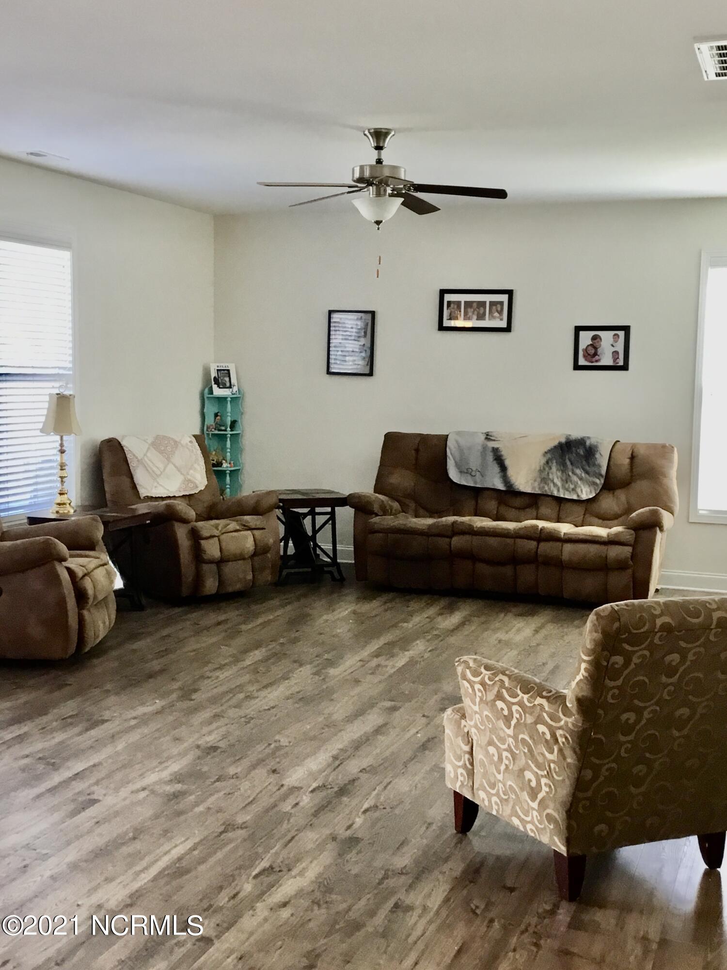 308 Tralee Road Wilmington, NC 28412 - Photo 12 of 24 BEB94921-36A1-49DC-B57A-770CC3C37875