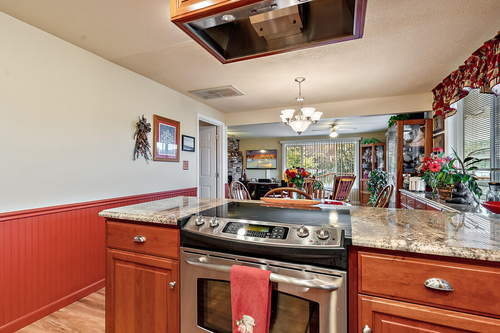 4347 Pioneer Road Medford, OR 97501 - Photo 13 of 52 40_PR_40_mls