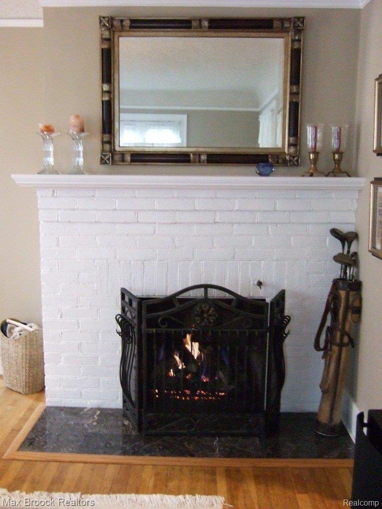 435 West Iroquois Road Pontiac, MI 48341 - Photo 10 of 25 Charming Gas Fireplace