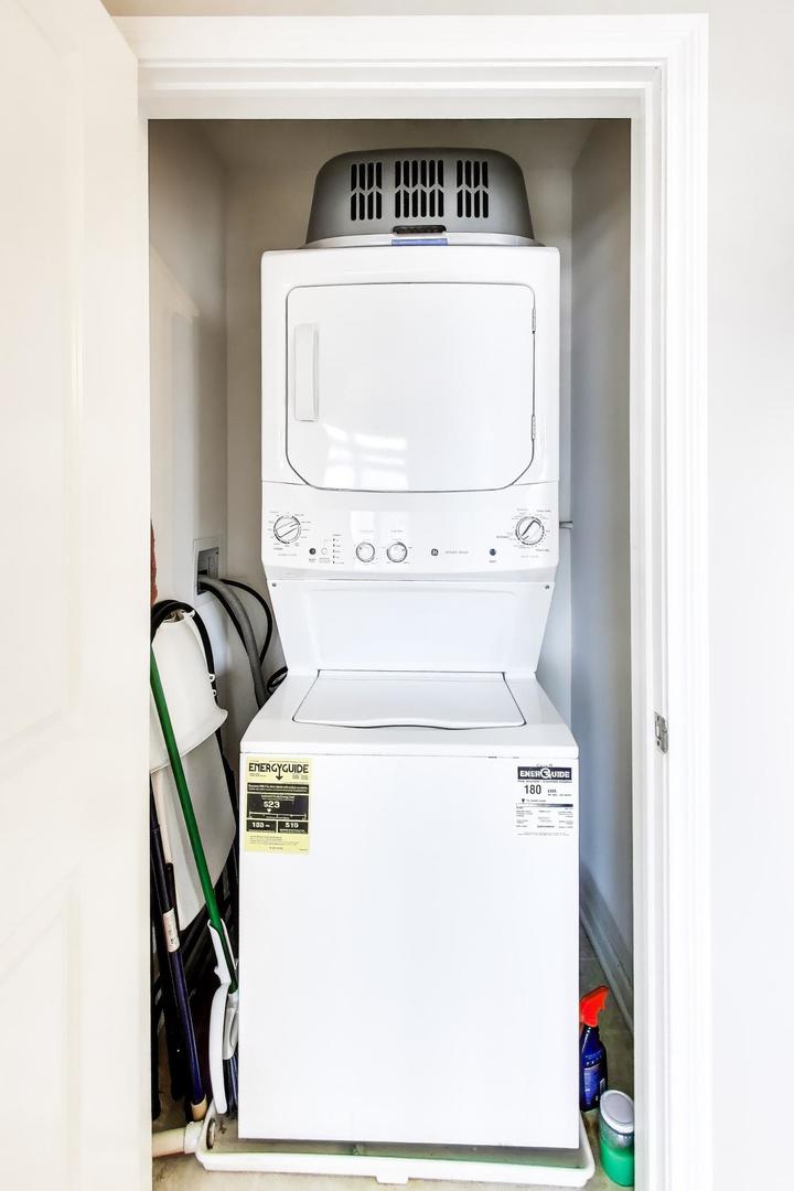 1199 East Port Clinton Road, Unit 311 Vernon Hills, IL 60061 - Photo 18 of 23 a utility room with dryer and washer