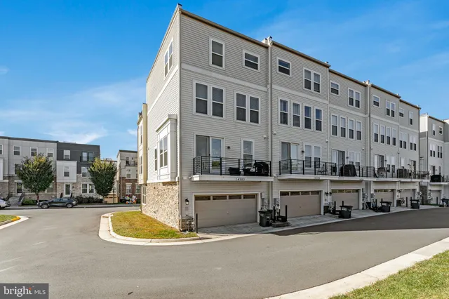 $825,000 | 14580 Lakestone Drive, Chantilly, VA 20151