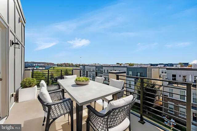 $825,000 | 14580 Lakestone Drive, Chantilly, VA 20151