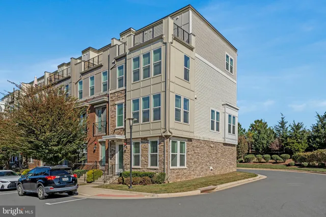$825,000 | 14580 Lakestone Drive, Chantilly, VA 20151