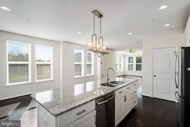 $825,000 | 14580 Lakestone Drive, Chantilly, VA 20151