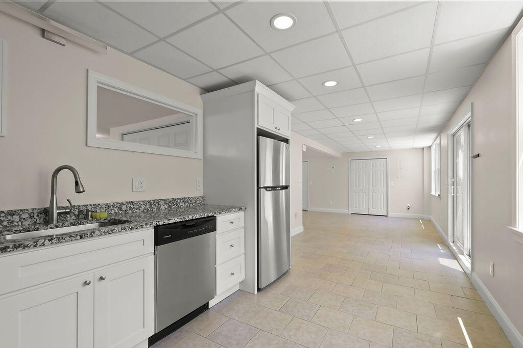 379 Monomoscoy Road Mashpee, MA 02649 - Photo 13 of 42 IMG_2220