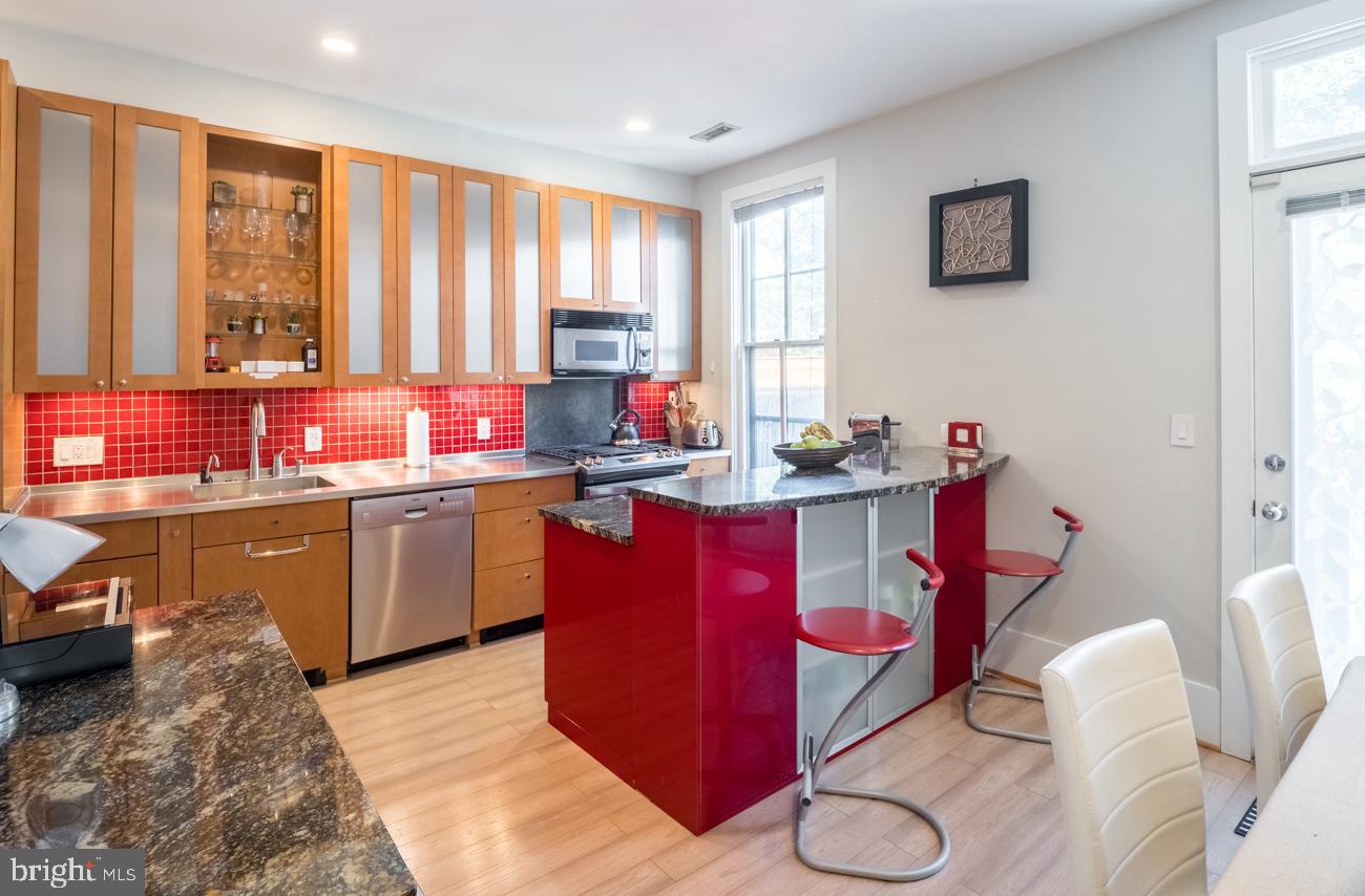 1407 33rd Street Northwest Washington, DC 20007 - Photo 4 of 17