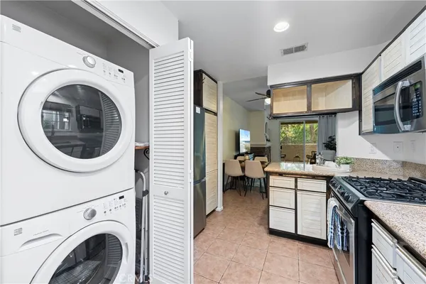 $2,800 | 23930 Arroyo Park Drive, Valencia, CA 91355