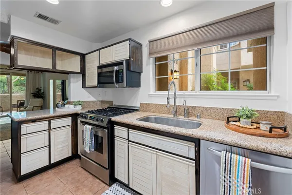 $2,800 | 23930 Arroyo Park Drive, Valencia, CA 91355