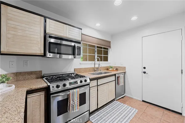 $2,800 | 23930 Arroyo Park Drive, Valencia, CA 91355