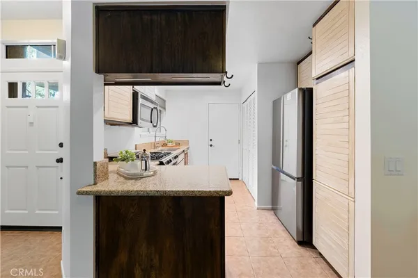 $2,800 | 23930 Arroyo Park Drive, Valencia, CA 91355