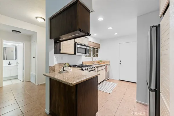 $2,800 | 23930 Arroyo Park Drive, Valencia, CA 91355