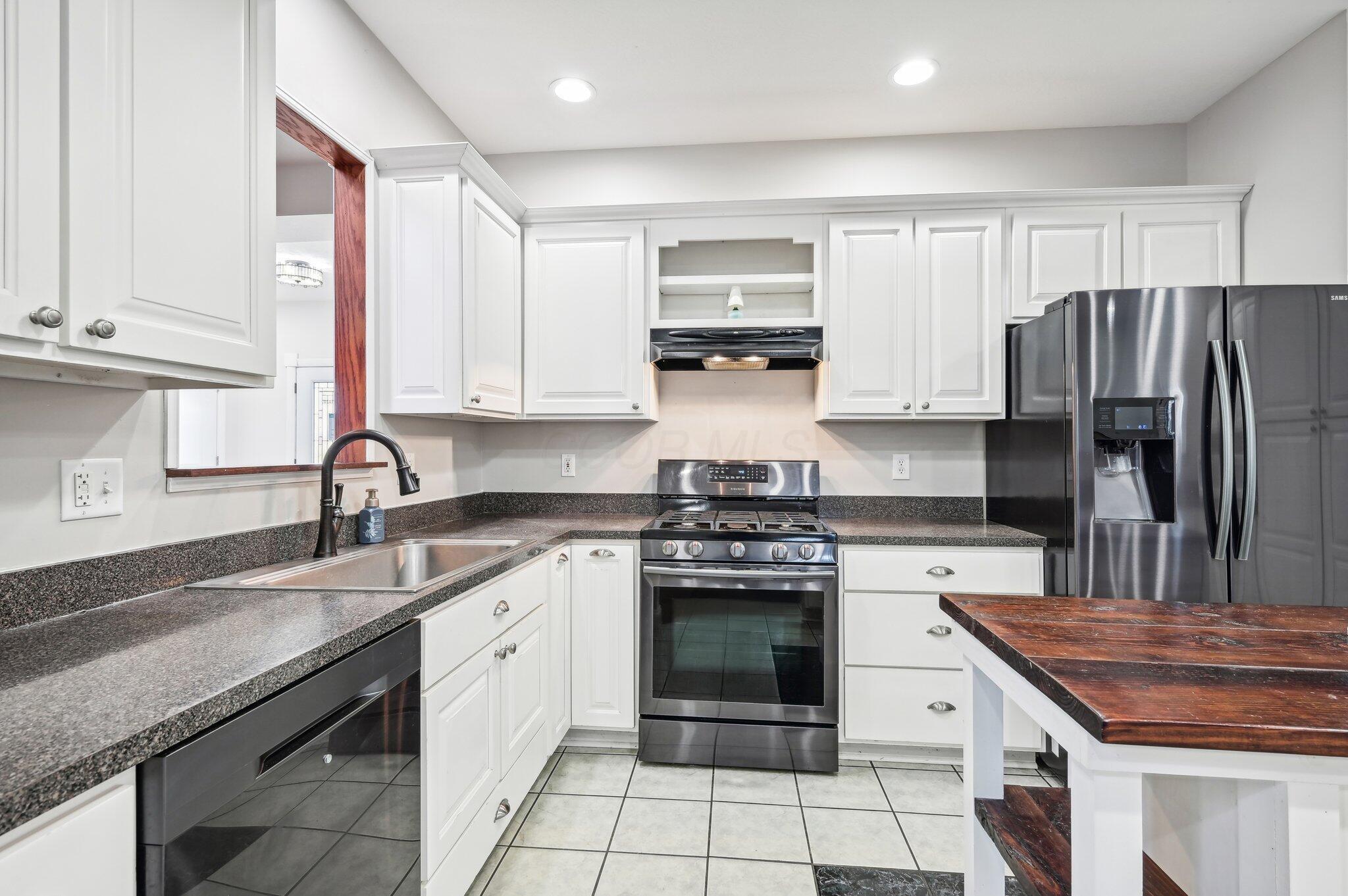 14751 King Road Howard, OH 43028 - Photo 10 of 42 Lots of Counter Space!