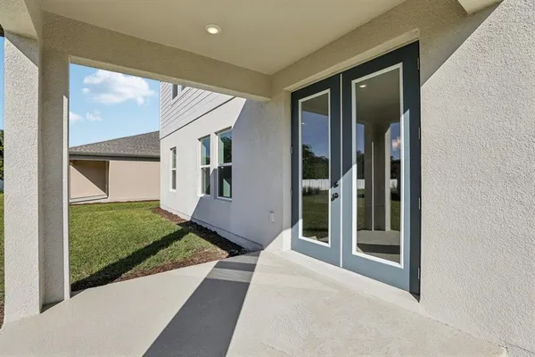 a view of front of house with yard